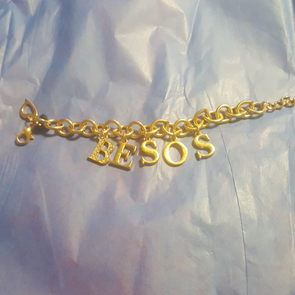 ❤️Ladies charm bracelet NWOT